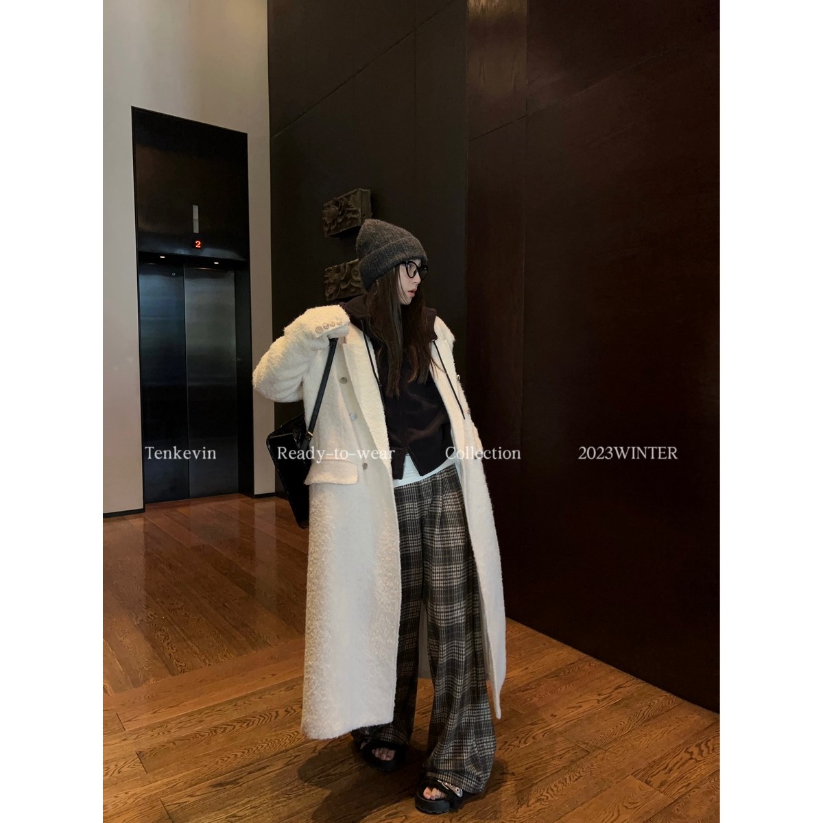 十一石 冬日摩洛哥 黑色双拉链保暖摇粒绒立领连帽卫衣女短外套ll,淘宝优惠券,粉丝福利购,淘宝优惠卷