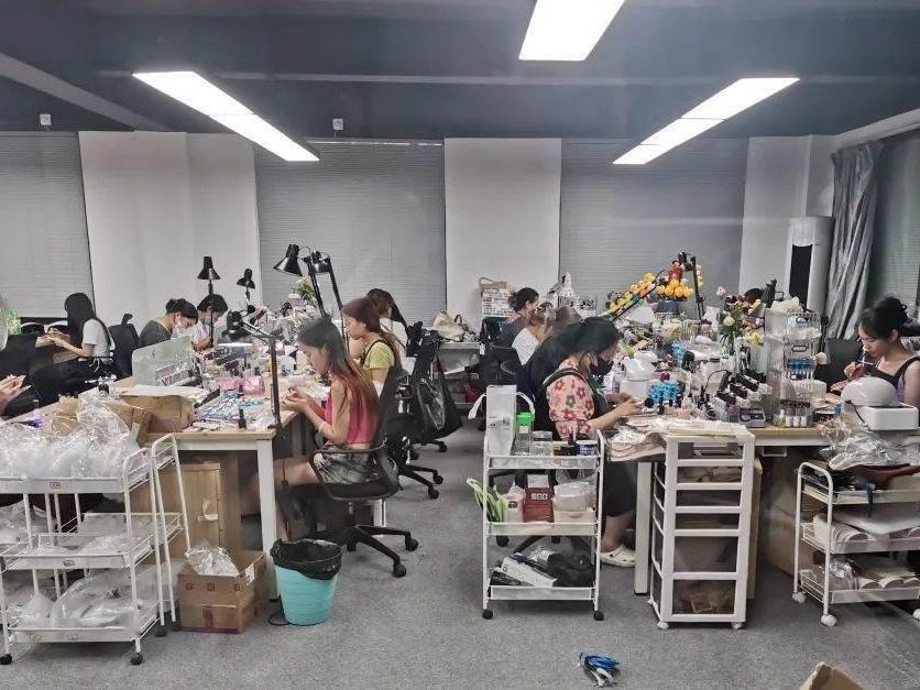 鲤跃龙门 纯手工法式猫眼穿戴甲新年粉金鲤鱼显白气质战甲减龄款,淘宝优惠券,粉丝福利购,淘宝优惠卷