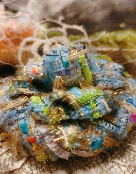手工烫花小香山茶花胸针