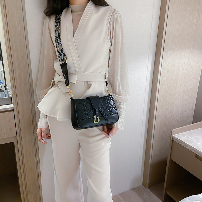 小ck 2020新款潮秋冬链条腋下斜挎包 索美伊女士包袋