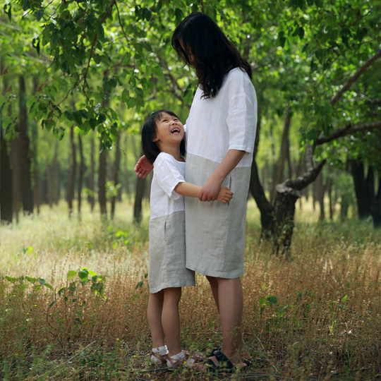 2021夏季薄款亲子裙F2138  简约休闲纯亚麻母女装 白色拼色连衣裙