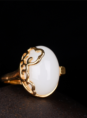 18k金新疆和田玉碧玉菠菜绿戒指