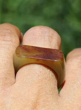 新疆和田玉籽料枣红皮青白玉戒子