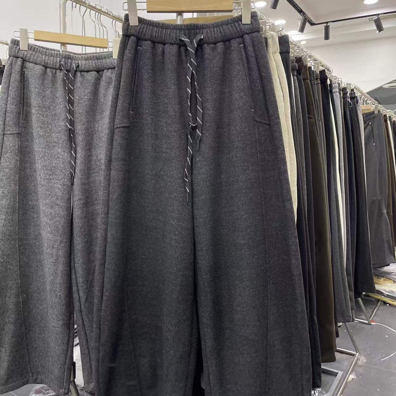 奶芙绒阔腿裤女冬季新款松紧腰抽绳宽松显瘦百搭休闲弯刀裤特0.8 - 图2