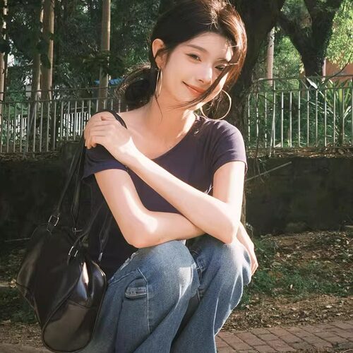 美式辣妹斜肩短袖t恤女夏季新款露肩设计感小众修身短款纯欲上衣 - 图3