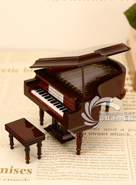 咖啡色模型钢琴八音盒朋友摆件