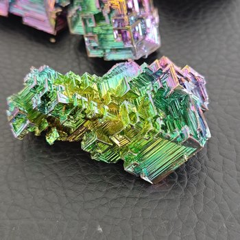 ແຮ່ Bismuth ໄປເຊຍກັນ bismuth ໂລຫະໄປເຊຍກັນ ແຮ່ຫີນດິບ ມາດຕະຖານ bismuth crystal ornament specimen crystal element