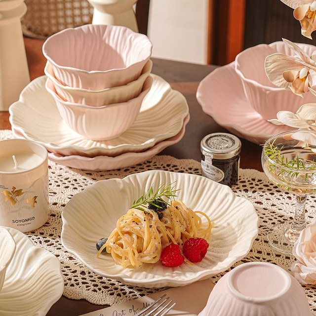 Kawashimaya French tableware set as a housewarming gift