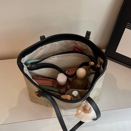 High-end versatile shoulder large bag for women 2026 new trendy fashionable casual simple large-capacity commuter tote bag