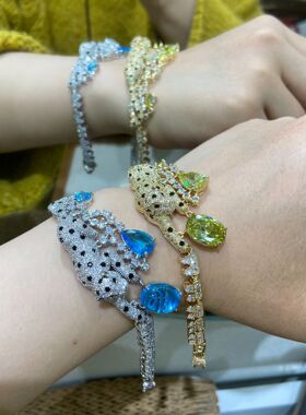 法式轻奢款坠入银河精致猎豹手链高级感蛋面手链微镶满钻轻奢手饰