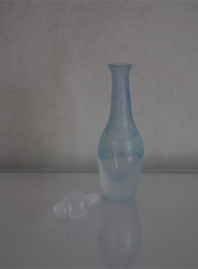 「97 Crafts」日本玻璃作家 铃木伊美 漸變玻璃香水瓶