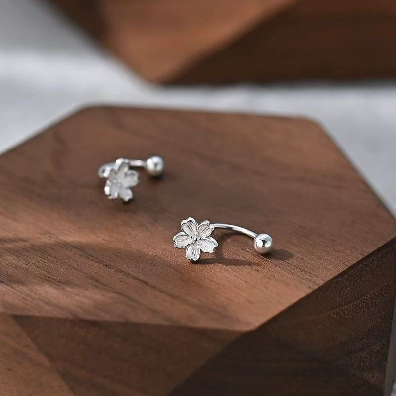 每日惊喜足银999银樱轻绽于耳畔U形耳钉 - 图0