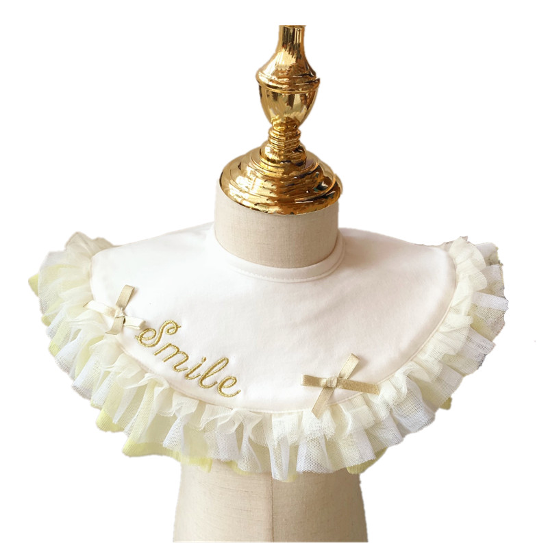 Rotating lace round decorative baby saliva towel