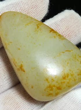 55.5克新疆和田玉秋梨皮籽料原石吊坠把件形好无裂侧面有撞击坑