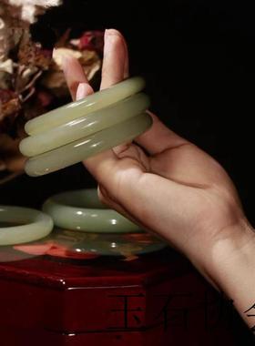 新疆和田玉色青玉手镯茶晴水玉镯子深绿旺夫圆条阿富汗青海料手饰