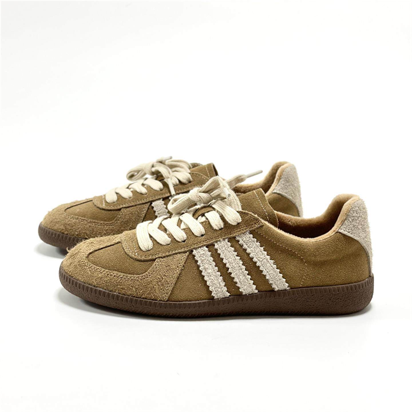 港风复古平底德训鞋女2025爆款反绒皮三条杆板鞋显脚小休闲运动鞋,淘宝优惠券,粉丝福利购,淘宝优惠卷