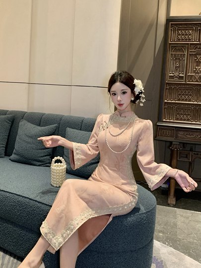 新中式国风气质秋冬温柔麂皮高级珠链蕾丝改良旗袍连衣裙 粉太太