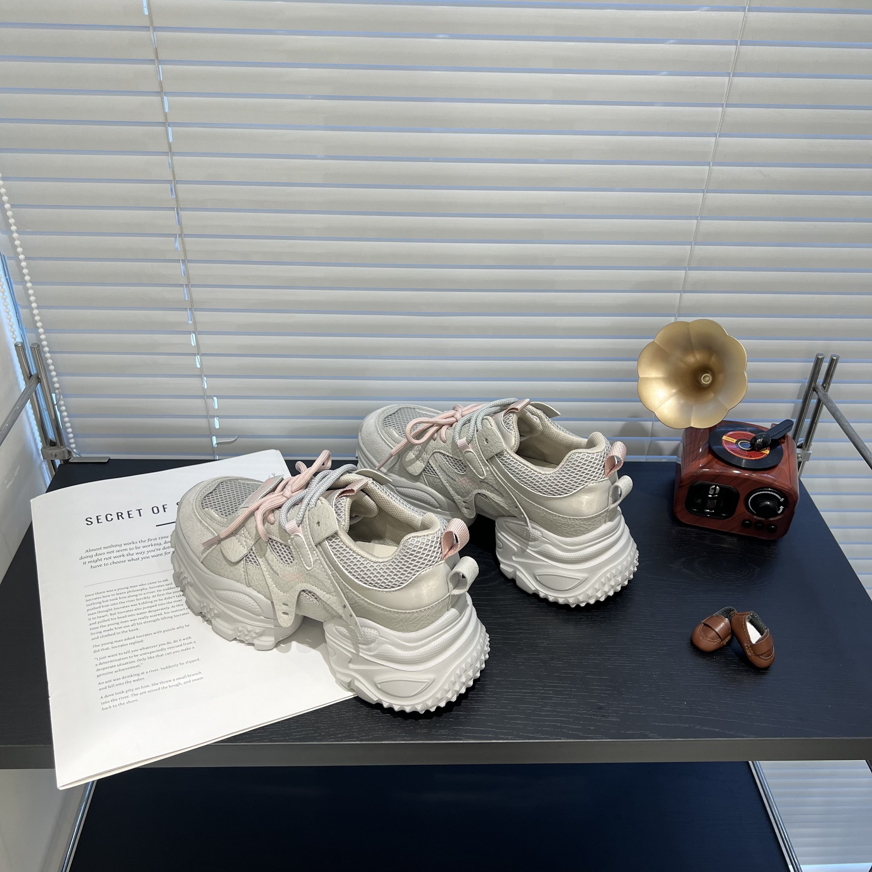 悦薇高品质女鞋时尚厚底老爹鞋系带交叉绑带设计透气运动休闲鞋女,淘宝优惠券,粉丝福利购,淘宝优惠卷