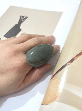 欧美复古异形模特演员走秀派对夸张大树脂戒指 仿蜜蜡玫瑰大扳指