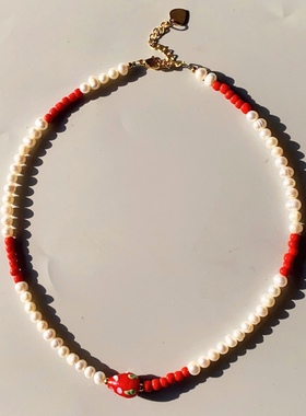 2025年新款节日感红色琉璃草莓锁骨链项链潮搭行走的时髦精女颈链