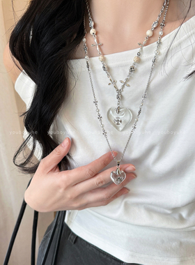 黑色爱心十字架吊坠项链女甜酷辣妹风叠戴毛衣链钛钢不掉色配饰品