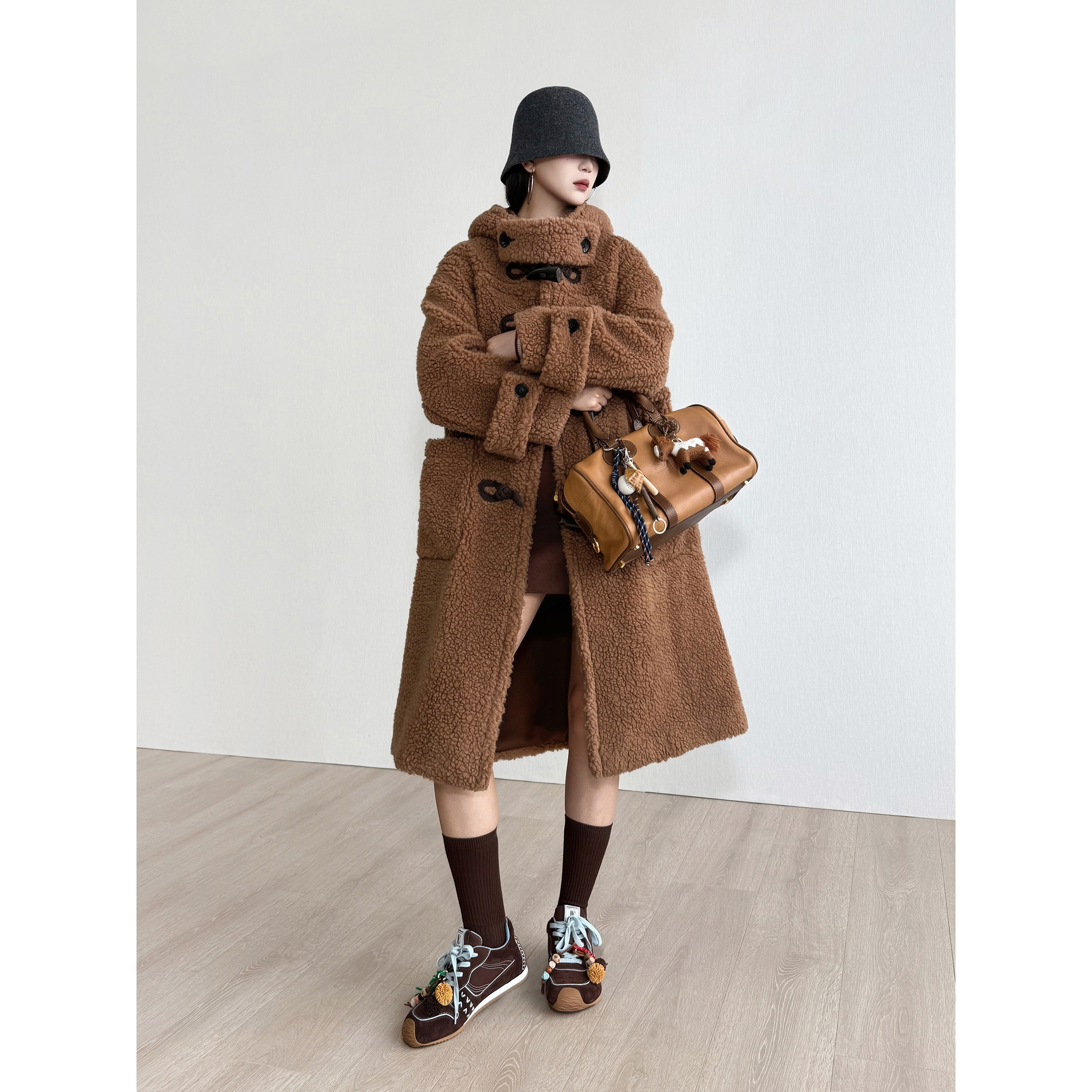 NancyCavally奢级暖冬颗粒肌理羊毛厚绒皮草牛角扣泰迪长款大衣 - 图0