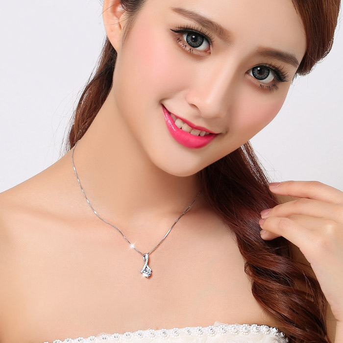 钻石吊坠女款 百搭珠宝首饰 白金项链 18K 女友礼物 铂金项链 PT950 钻石吊坠女款 百搭珠宝首饰 白金项链 18K 女友礼物 铂金项链 PT950