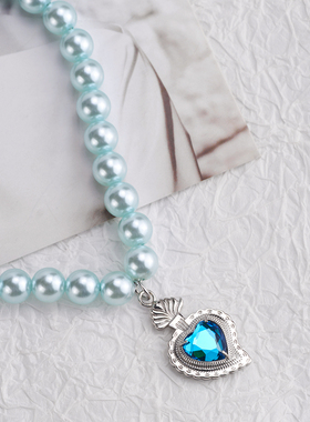 王一博这就是蓝色爱心宝石吊坠