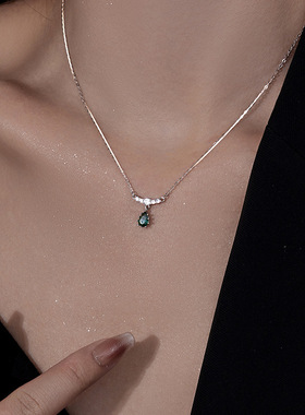 新款S925银轻奢祖母绿水滴吊坠项