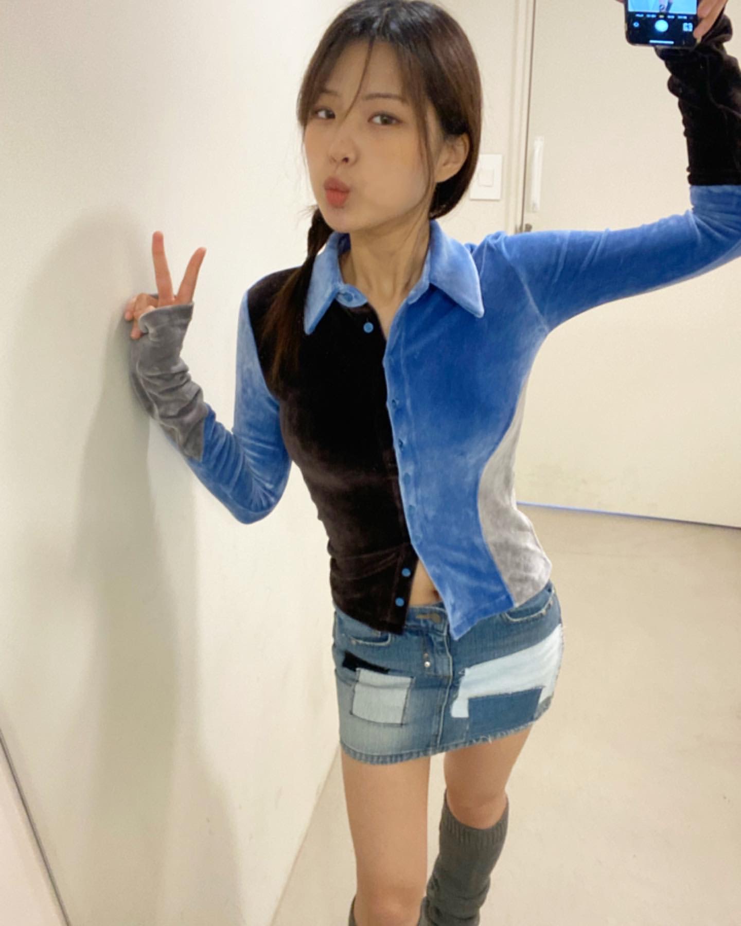 现货IU newjeans丹妮尔同款TheOpenProduct拼色丝绒修身衬衫女-图1