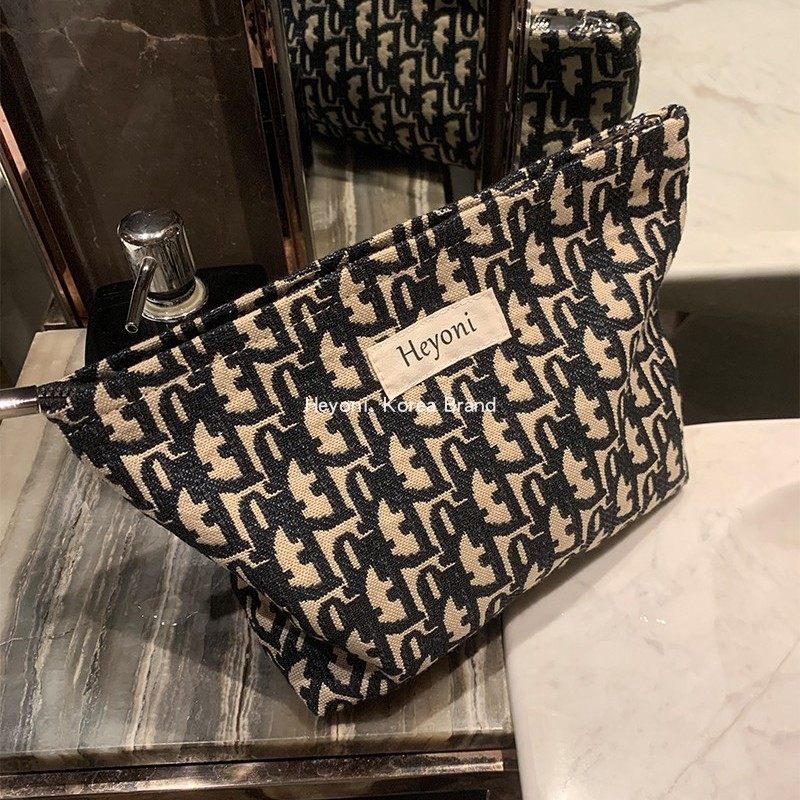 HEYONI欧美高级字母化妆包女小众大容量收纳洗漱手拿包出行便携潮,淘宝优惠券,粉丝福利购,淘宝优惠卷