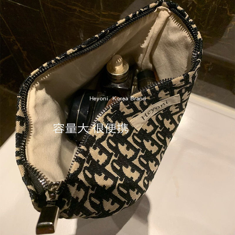 HEYONI欧美高级字母化妆包女小众大容量收纳洗漱手拿包出行便携潮,淘宝优惠券,粉丝福利购,淘宝优惠卷