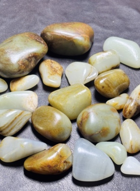 新疆和田玉籽料原石手把件