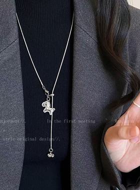 「马上有钱花」银色小马长款项链女秋冬大气高档高级感轻奢毛衣链