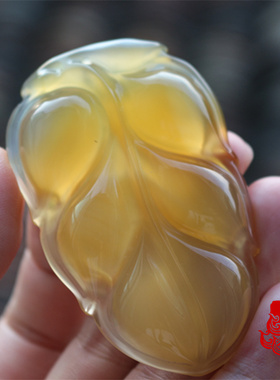 冰彩蜜糖色玉髓精雕事业有成吊坠