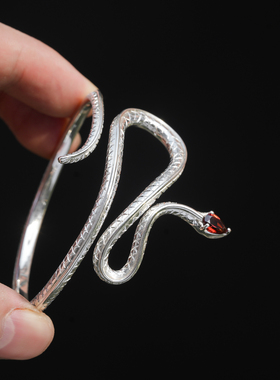 阿林饰界手工灵蛇纯银手镯錾刻镶嵌石榴石可调节