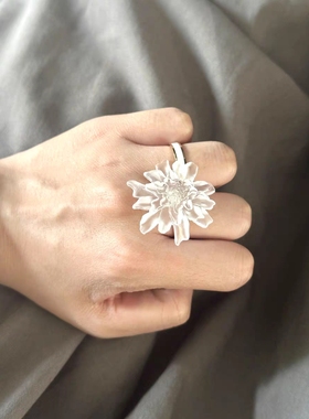 可爱雾面超显白花朵夸张食指戒指