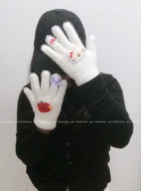 白色毛绒蘑菇手套女冬季骑车加厚