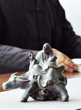 禅意老子骑牛陶瓷摆件茶桌装饰品