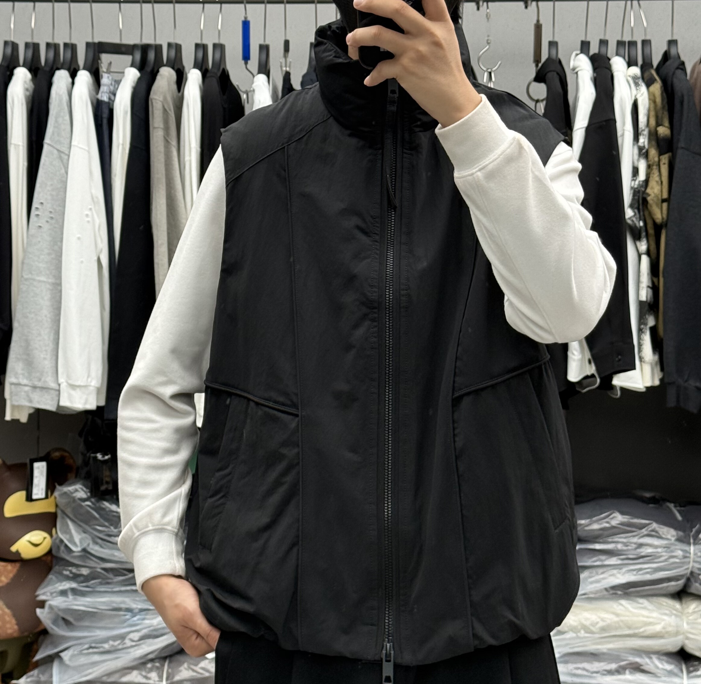 户外纯色极简立领羽绒马甲男冬季美式宽松百搭保暖90白鸭绒背心潮 - 图1