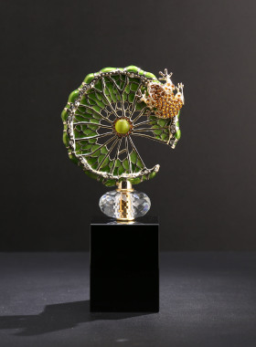 新中式珐琅彩荷叶摆件金蟾蟾蜍客厅玄关架酒柜电视柜装饰品摆件