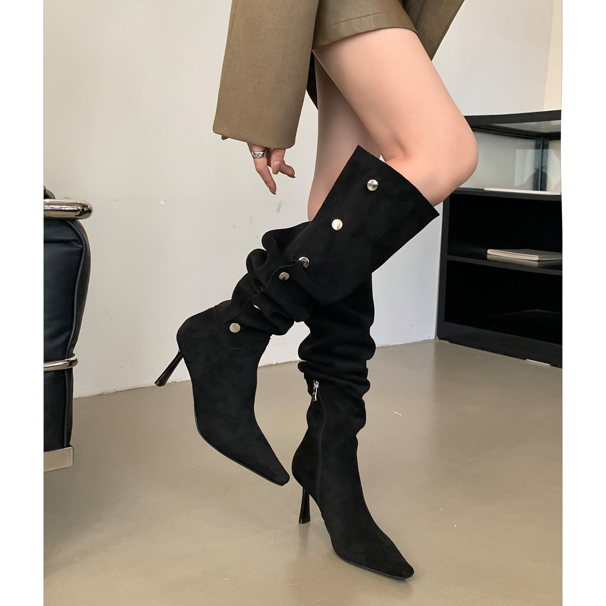 2025秋季新款尖头细跟高跟鞋黑色过膝长靴女软皮绒面堆堆靴小个子,淘宝优惠券,粉丝福利购,淘宝优惠卷