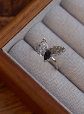 《半糖》复古轻奢黑色锆石蝴蝶开口圈戒指银色可调节指环不掉色