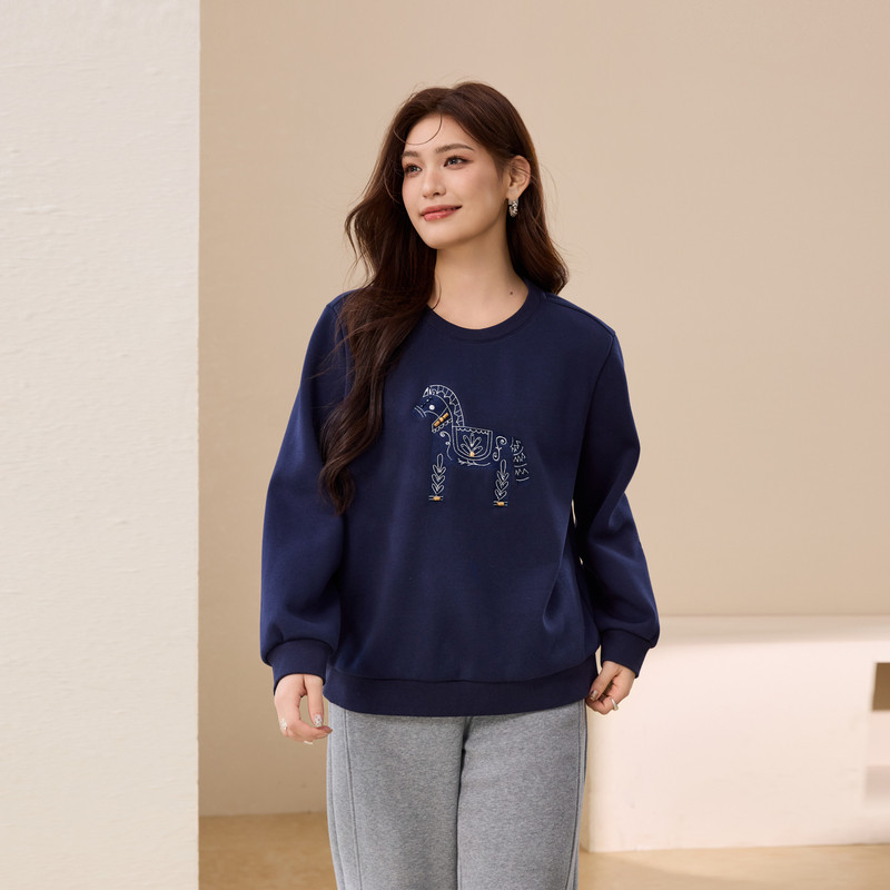 【马上有钱】时髦重工刺绣圆领套头卫衣纤莉秀大码女装胖mm冬新款,淘宝优惠券,粉丝福利购,淘宝优惠卷