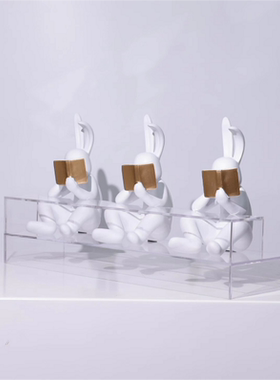 现代轻奢简约样板间儿童房兔子看书装饰摆件售楼处创意卡通摆设