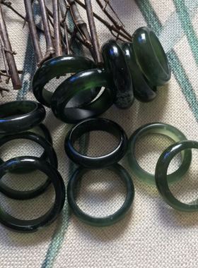 女款深绿色天然岫玉