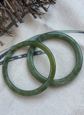 镯子飘花女款天然岫玉