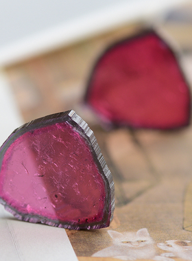 西瓜碧玺晶体通透圆润裸石