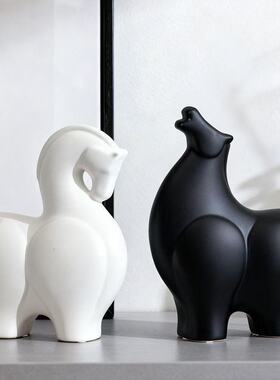 现代北欧轻奢陶瓷马摆件一对