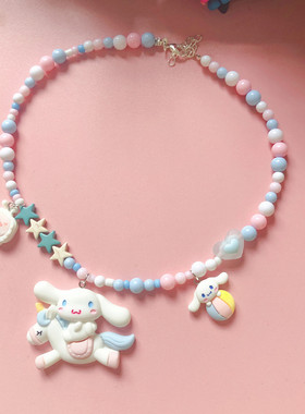 梦幻公主风度假游玩骑白马的玉桂狗温柔个性颈链锁骨链项圈